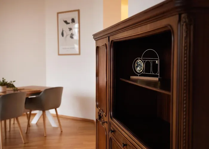 Idee Living: Design-Apartment- Netflix - 6 Pers