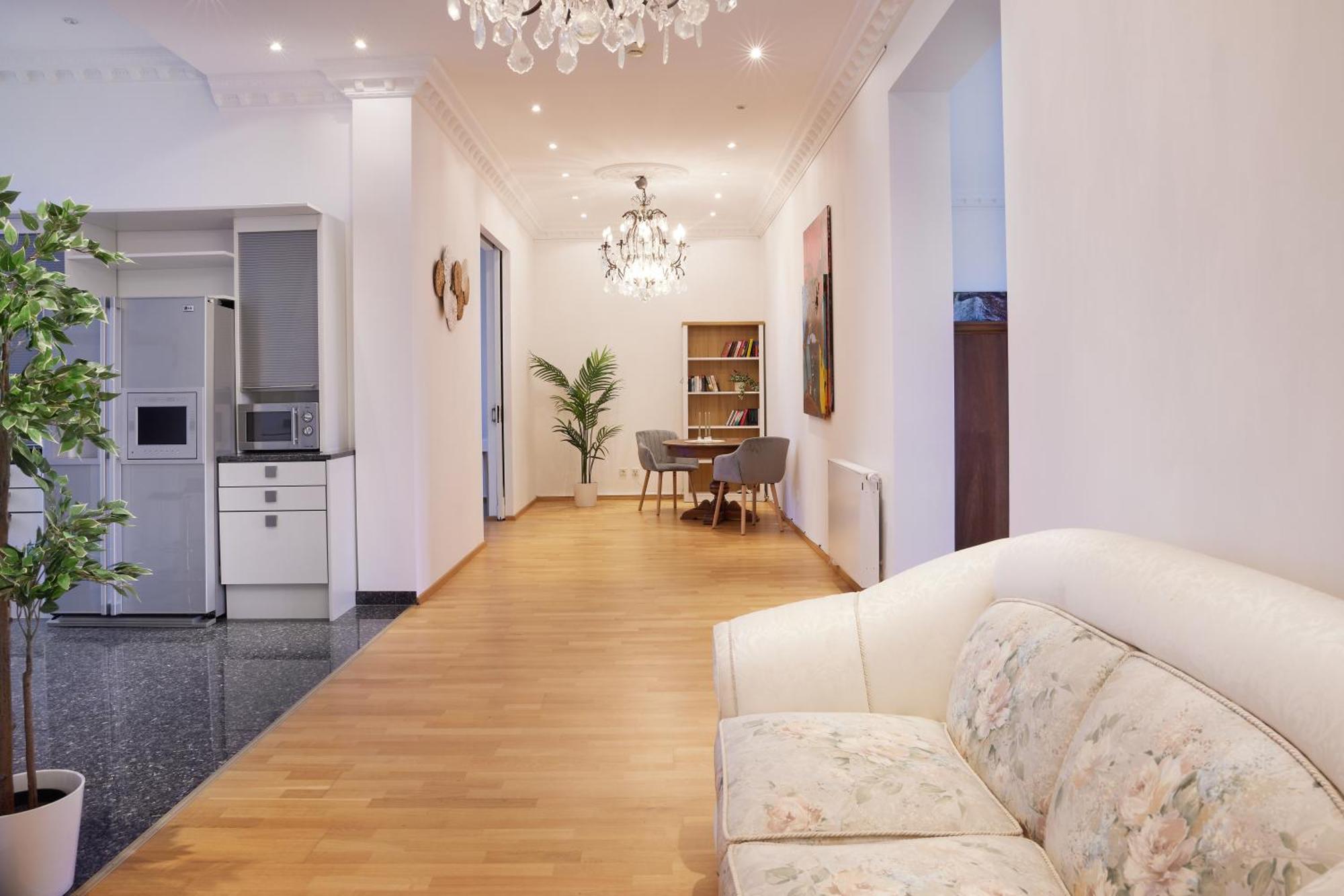 Idee Living: Design-apartment- Netflix - 6 Pers Apartment